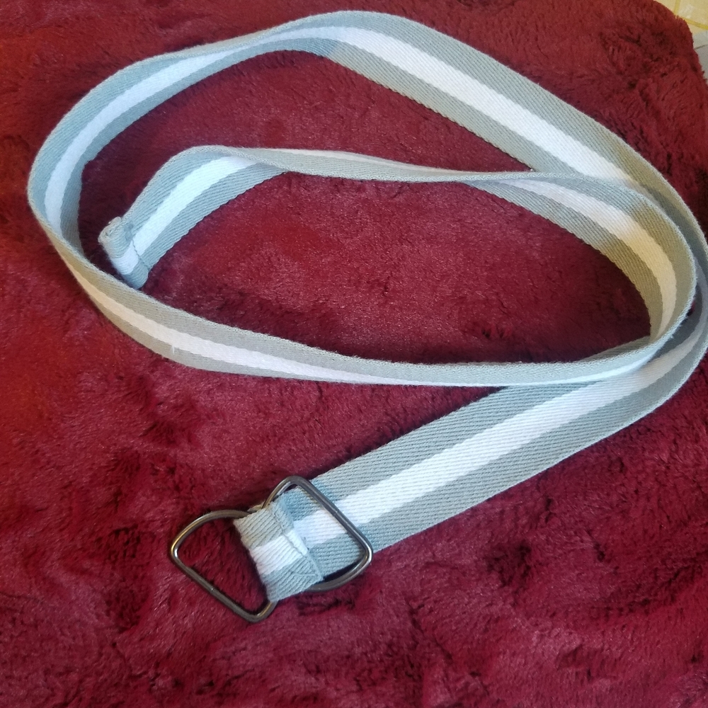 Grey and White stripped D-ring belt